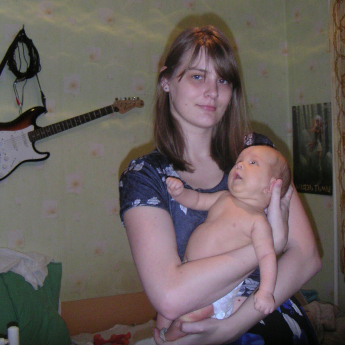 Восемнадцать лет назад я держала ребенка немного неловко, но очень осознанно