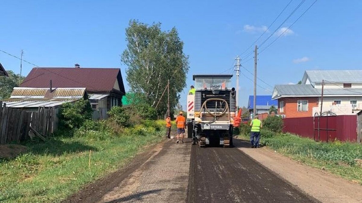     В деревне Оленье Болото Сарапульского района начался ремонт дорог в рамках профильного нацпроекта. Об этом сообщает пресс-служба главы и правительства Удмуртии.