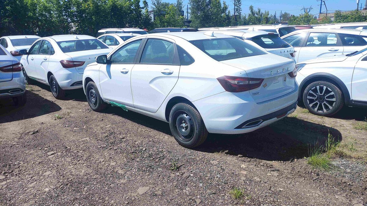 Без допов никак». Почему Lada Vesta не купить по официальным ценам | РБК  Autonews | Дзен