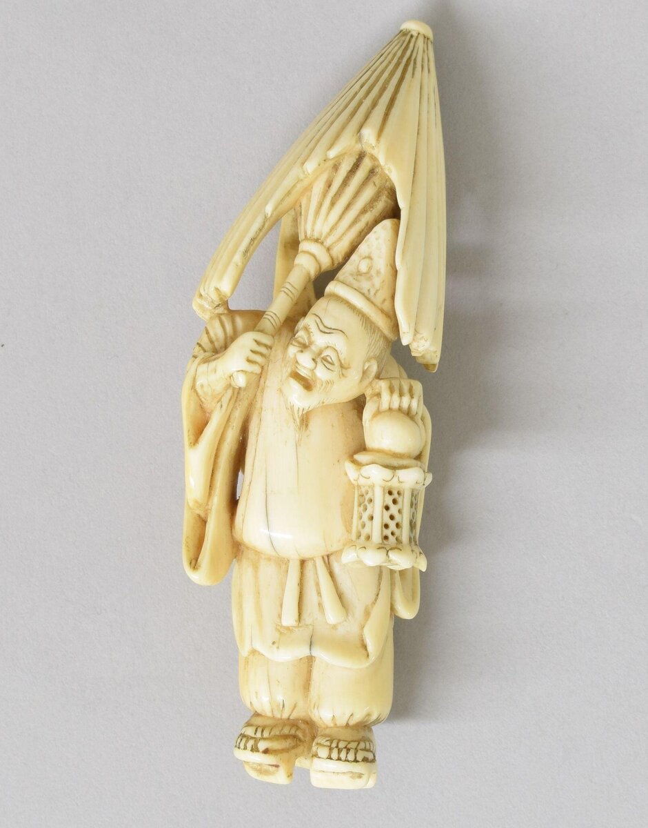 Фигурка храмового сторожа с зонтиком и фонарем, нэцкэ, 1700-1870, 8,3 см