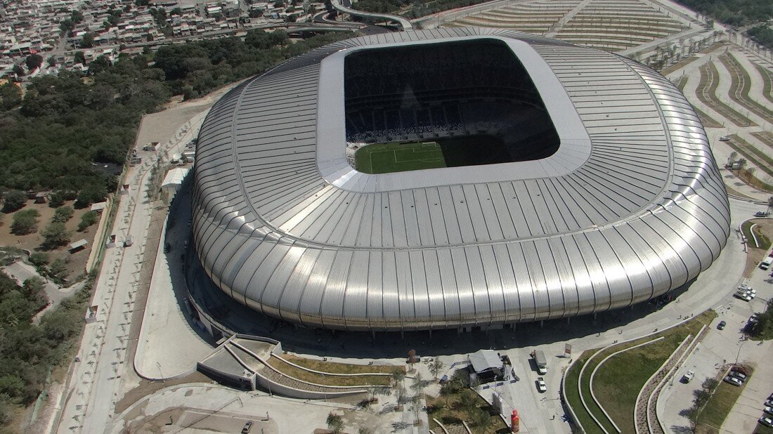 Стадионы примеры. Стадион Магнолия Китай. Арена да Амазония. Знаменитые стадионы Арена.