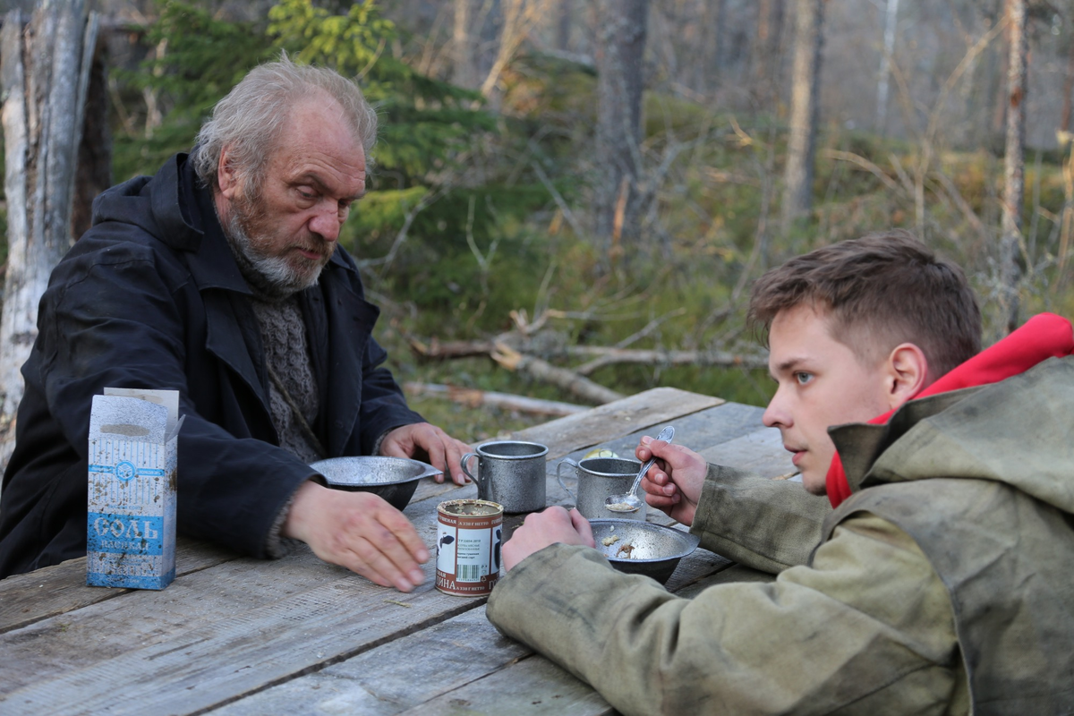 Кадр из фильма "На луне" (2019г.)