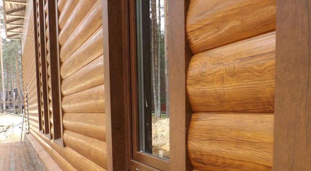 Блок-хаус наравне с облицовочным кирпичом является хорошо известным решением для облицовки дома