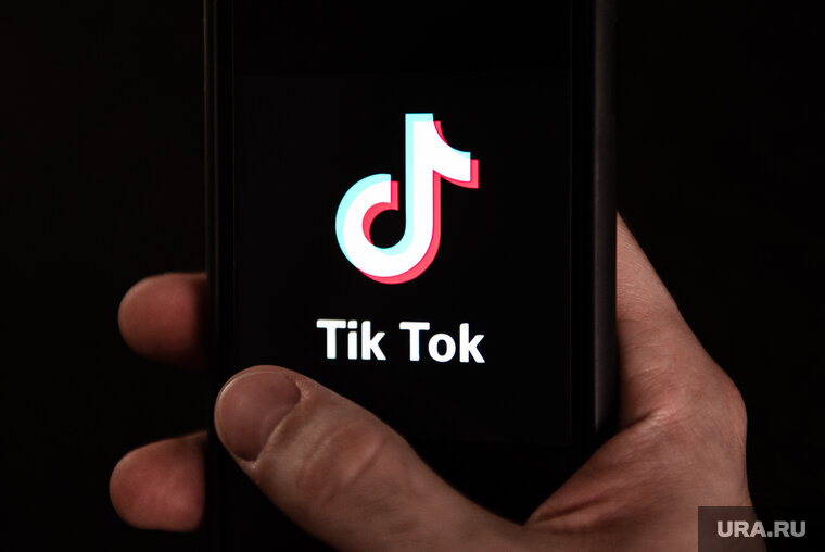    На выпускном в Новом Уренгое выступила звезда TikTok MIA BOYKA