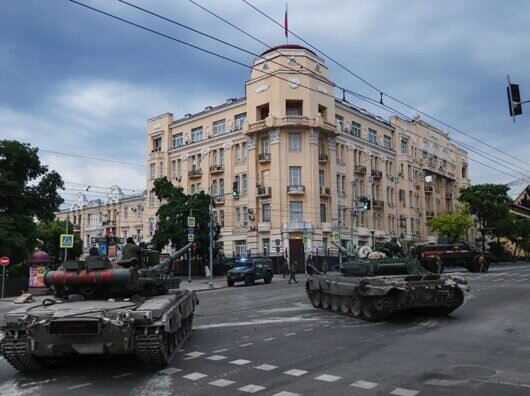    Бойцы ЧВК "Вагнер" у штаба ЮВО в Ростове утром 24 июня //Фото Эрик Романенко/ТАСС