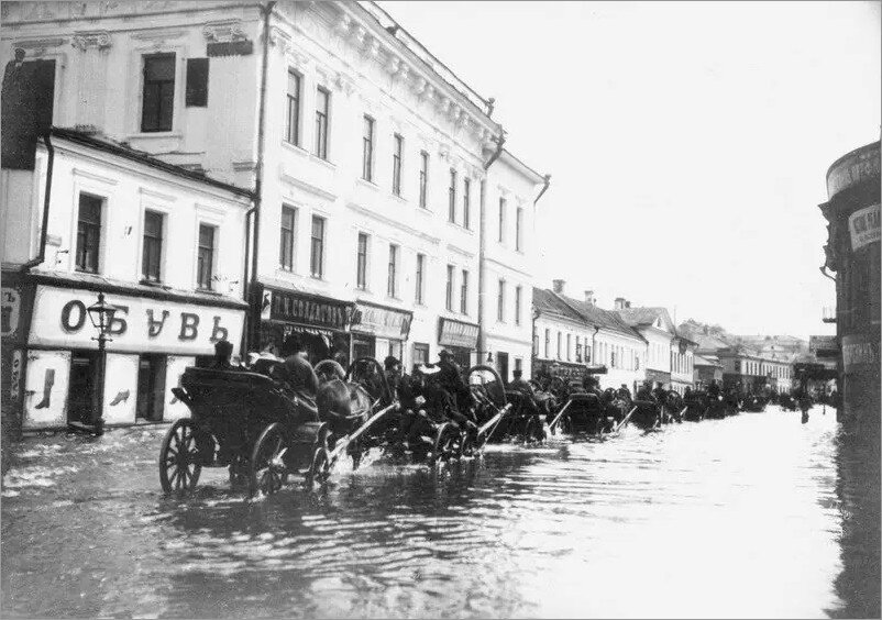 Наводнение 1908 г. Фото: Э. В. Готье-Дюфайе. Источник: сайт www.pastvu.com