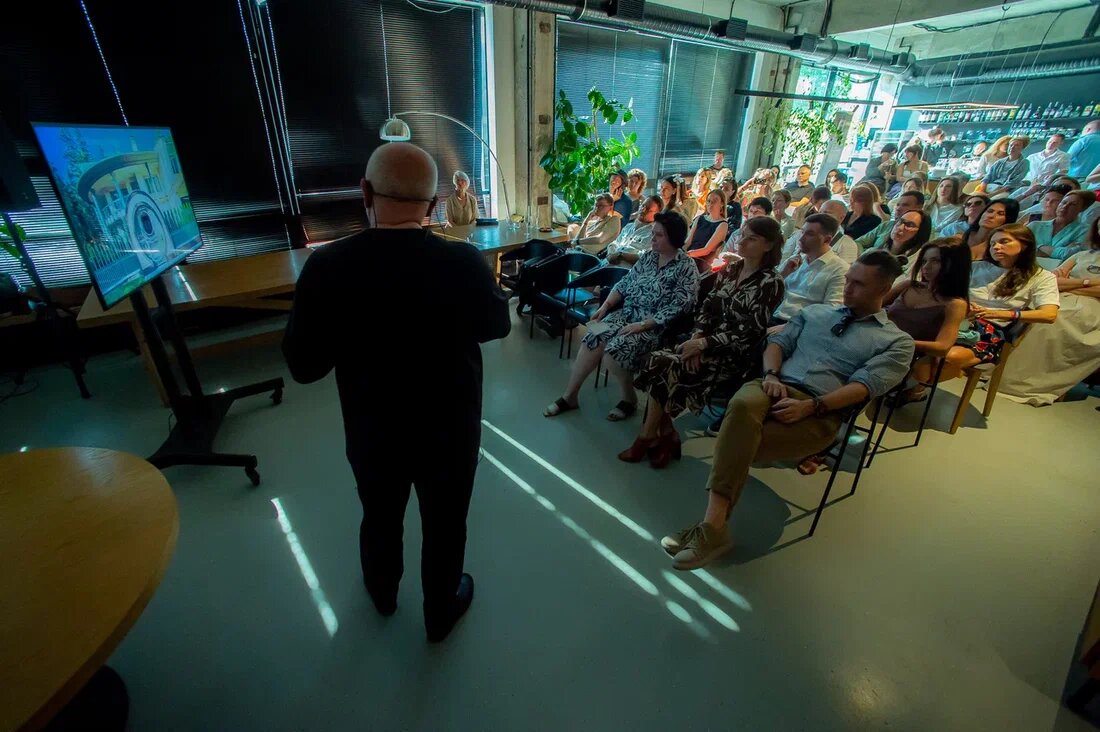 На лекции у Александра Зусика.