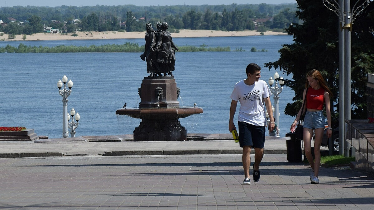     Роспотребнадзор перечислил основные признаки перегрева во время сильной жары на улице и дал рекомендации, как спастись от этого, сообщают «НовостиВолгограда.ру».