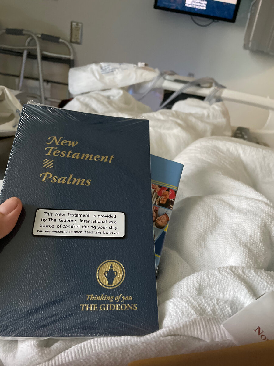 Пастор дал мне книгу псалмов читать. Всё-таки хорошего русского позвать, но навряд ли поедет ко мне кто из русской церкви Лос Анджелеса или Сан-Диего