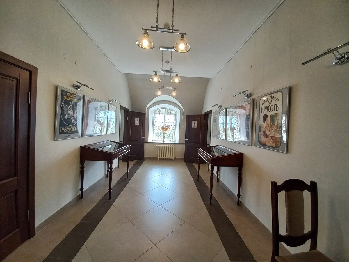 Музейный комплекс Палаты. направо - "Для дам", налево - "Для господ"