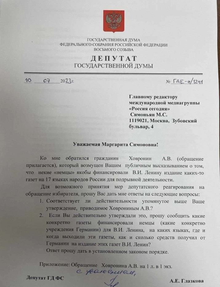 За последние 30 с лишним лет, начиная с горбачёвской перестройки и заканчивая  нынешним временем, на советский период истории и его таких руководителей, как, например, Ленин и Сталин,  вылито огромное-3
