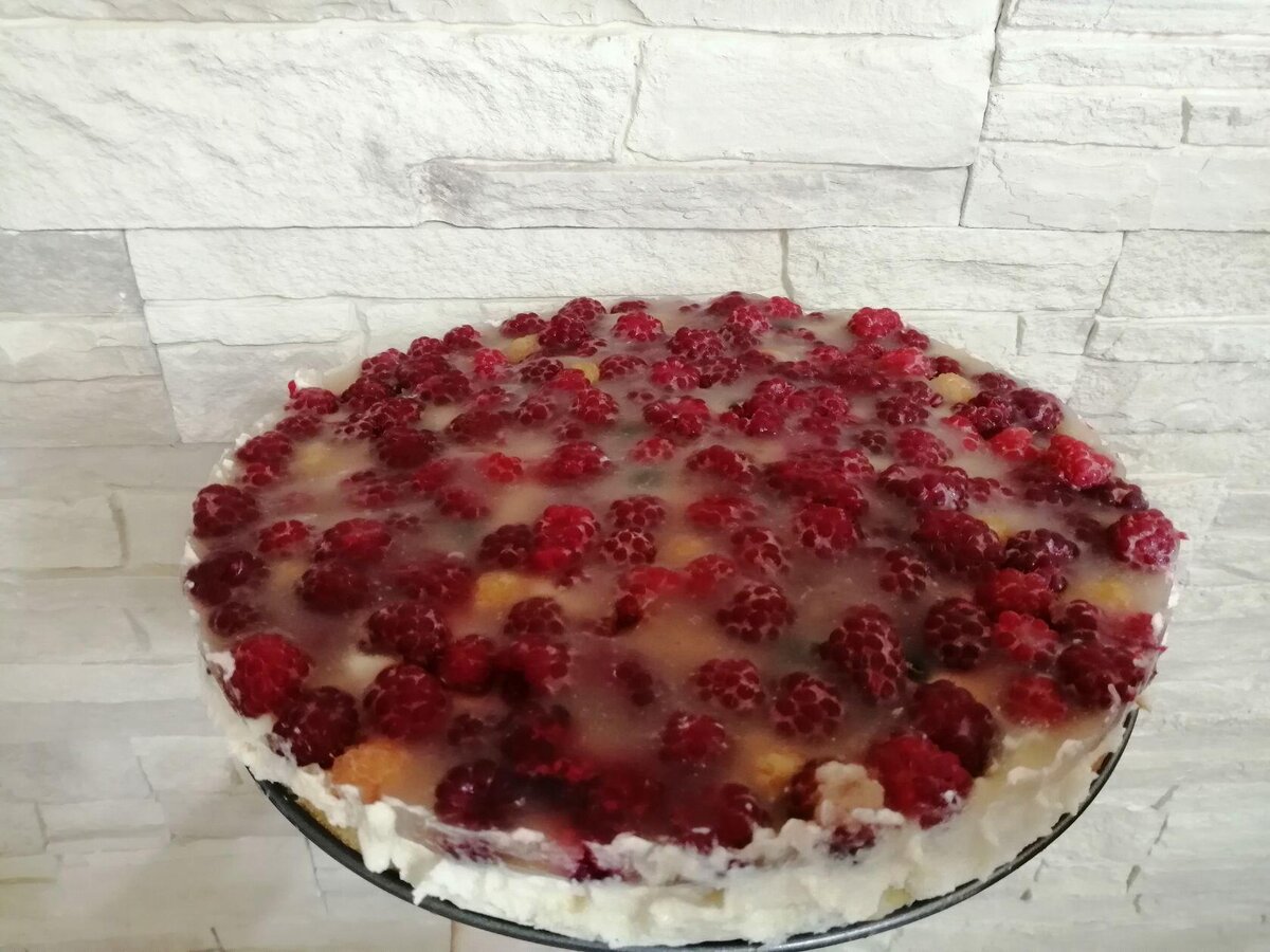 Тирольский пирог с клубникой