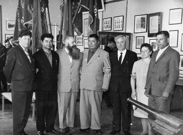 С друзьями после войны