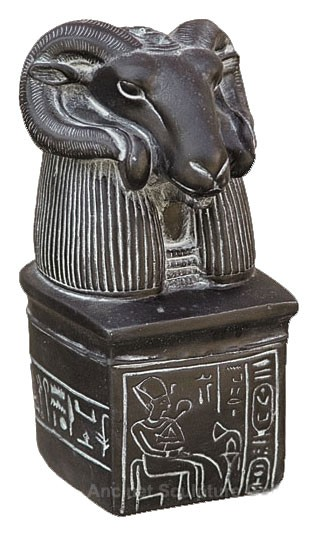 Статуя Амона-Ра из Египетского музея в Берлине