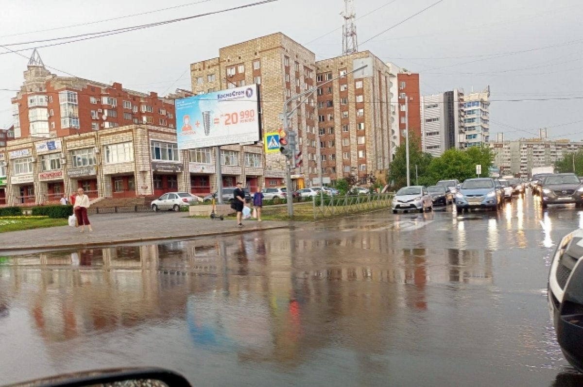    В Самаре из-за ливня затопило несколько городских улиц
