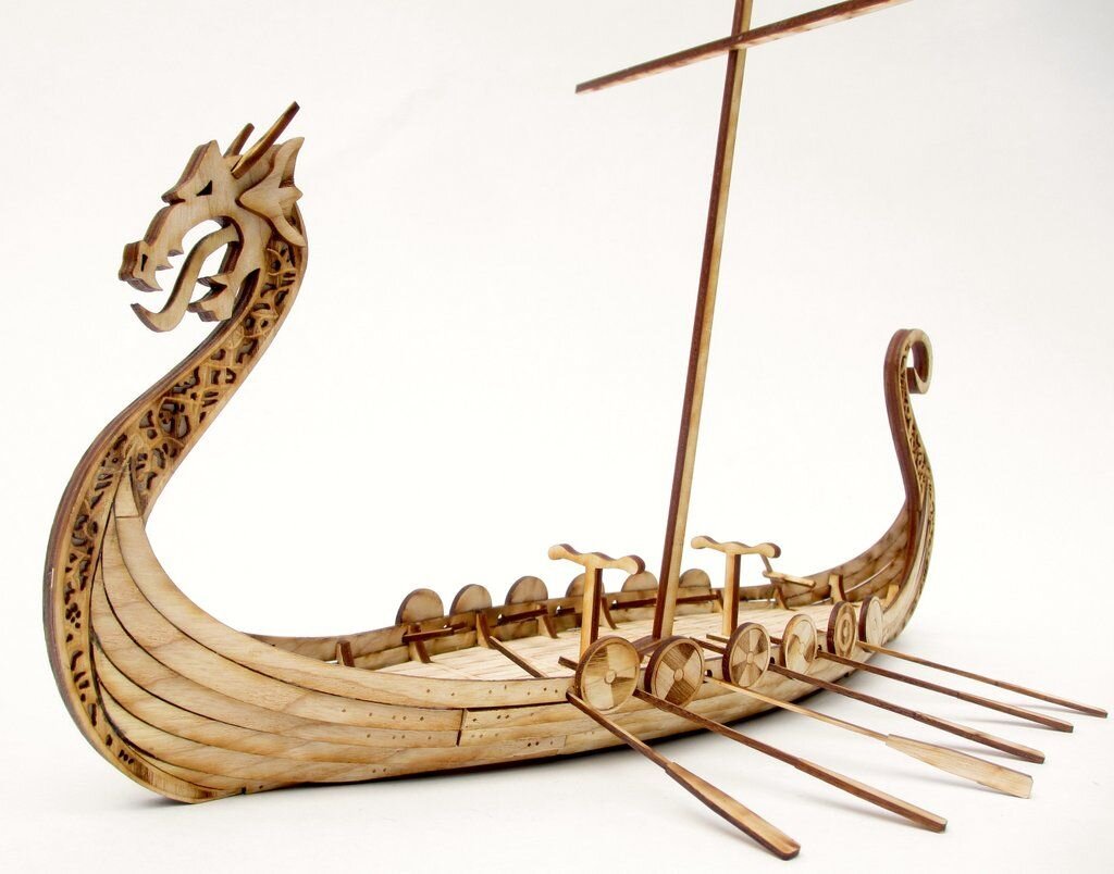 Название ладьи. Ладья Драккар викингов. Корабль викингов Драккар. Нос корабля викингов Драккара. Дракар корабль викингов модель.