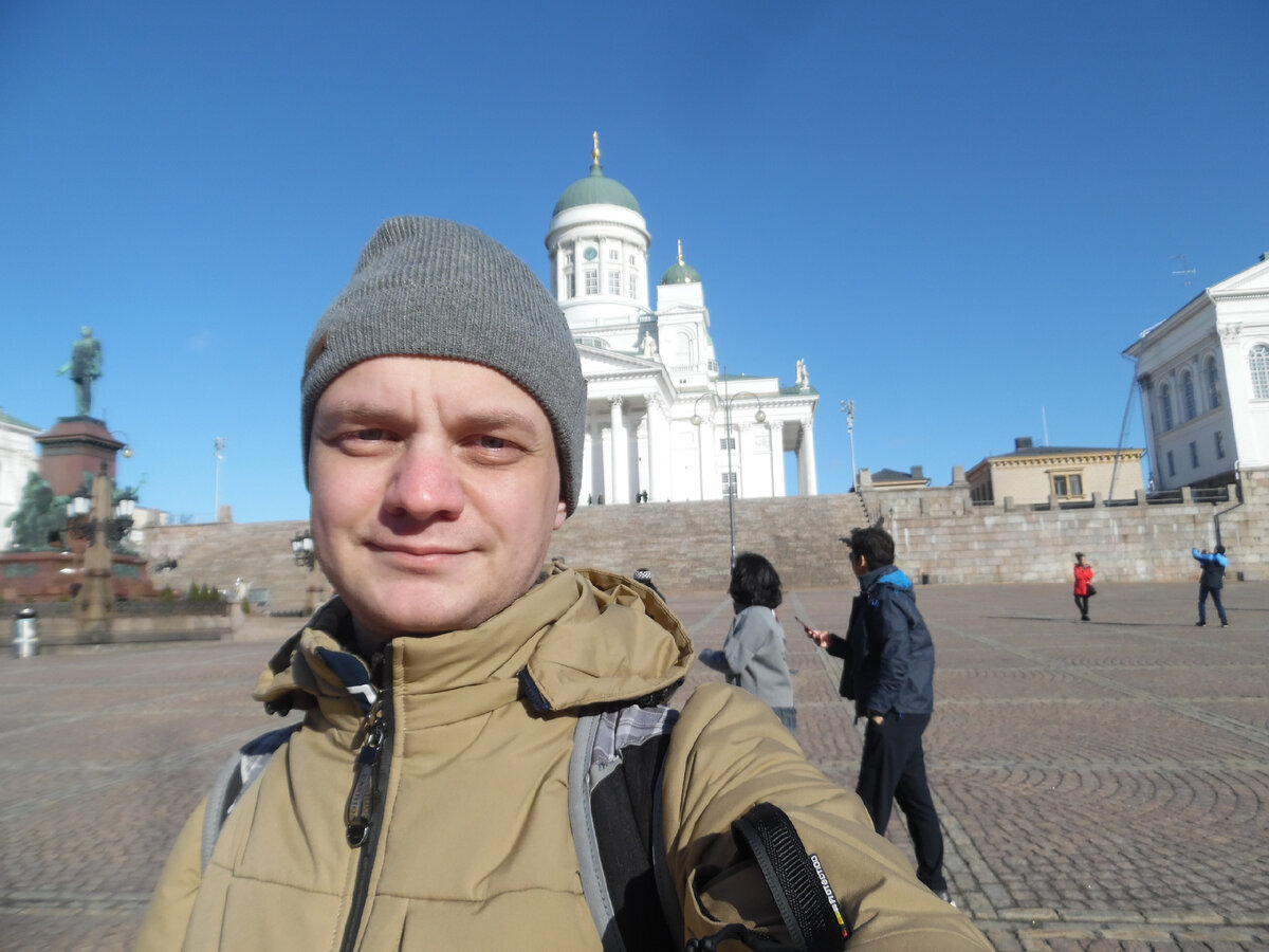 Хельсинки. Памятник Александру II и Никольский собор позади меня.