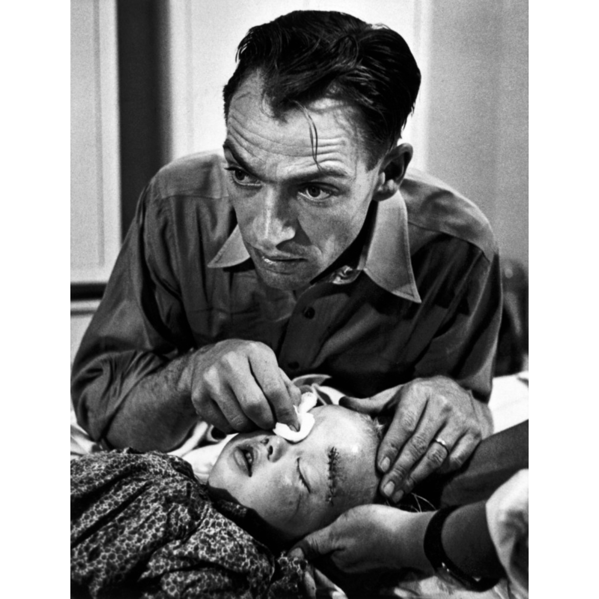 W. Eugene Smith, серия фото «Сельский врач» о повседневной жизни доктора Эрнеста Гая Чериани, врача общей практики, которому поручено оказывать круглосуточную медицинскую помощь более чем 2000 людям в городке Креммлинг