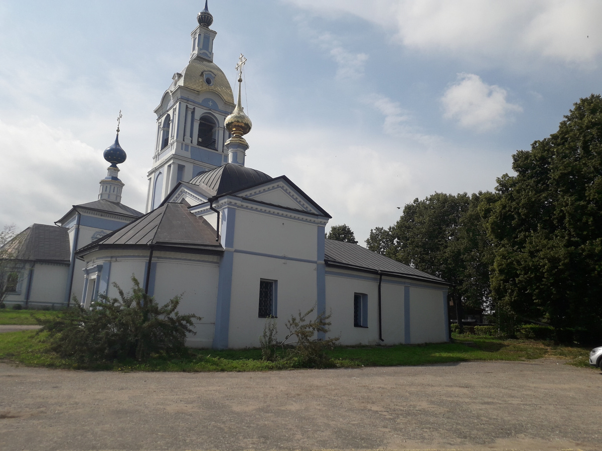 26 июля 2023 10:48 Церковь Ризоположения и Знаменская церковь. 
