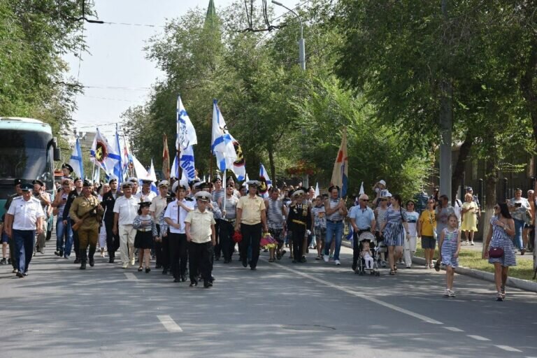    30 июля, в День Военно-морского флота, в Оренбурге по Советской пройдет колонна моряков Марина Шарт