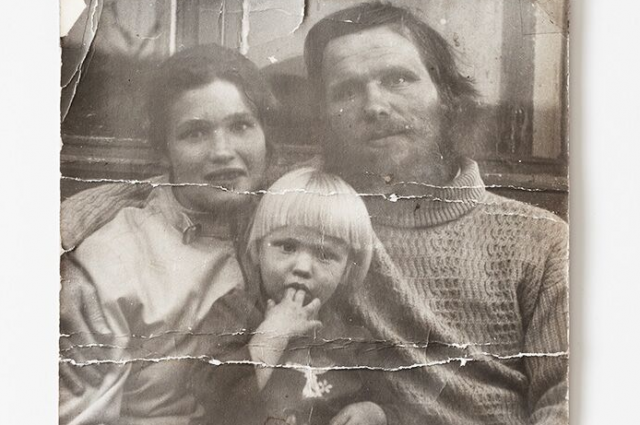    Анна, Виктор Антипин и малышка Оленья. Фото: предоставлено АиФ-Иркутск героем публикации. 