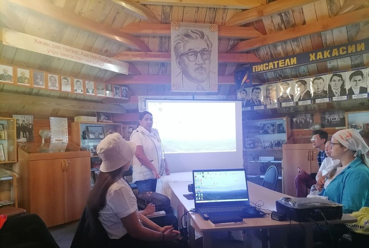 Чечена Монгуш представляет сборник Zа Россию! Zа Туву!» 