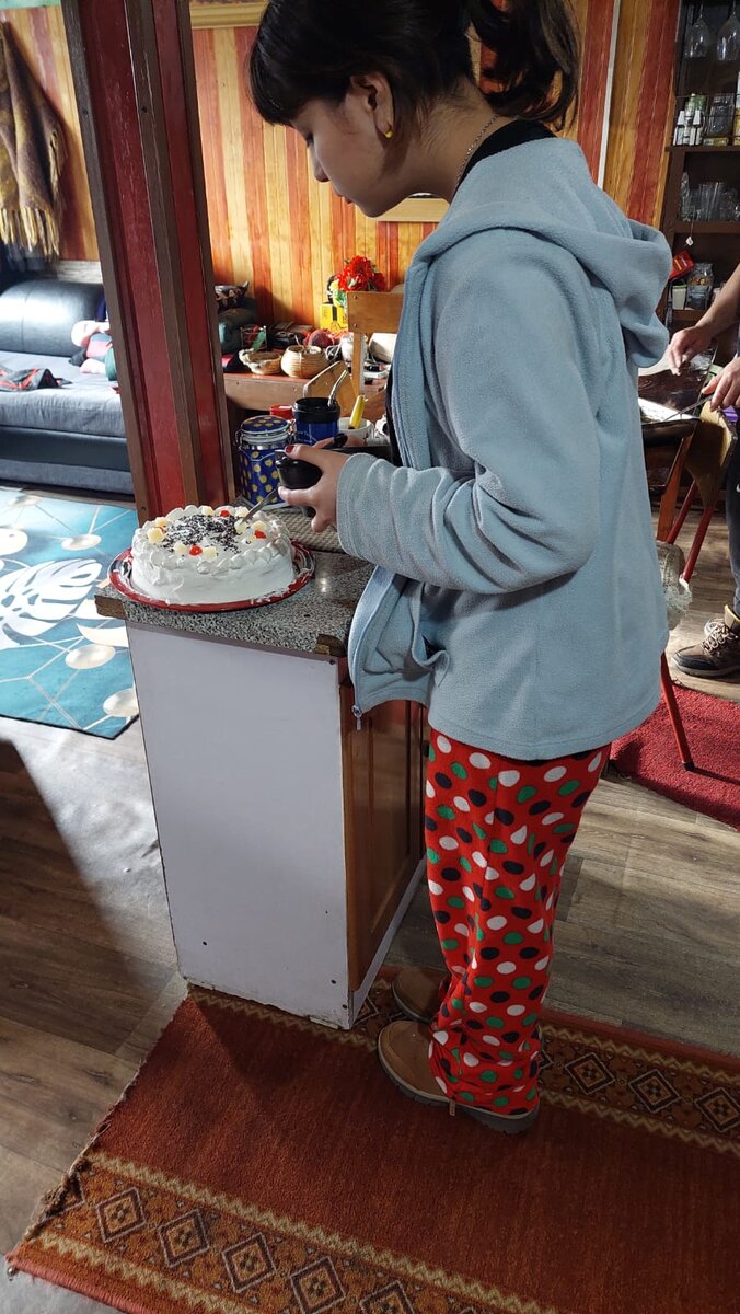 Пилар готовит торт