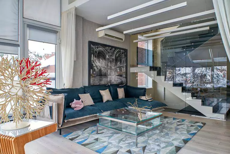 Александр Маршал стал популярен ещё десятки лет назад, свою карьеру певец вообще начинал с поездок по военным частям в Афганистане. Но это не мешает артисту шагать в ногу со временем во всём.-10