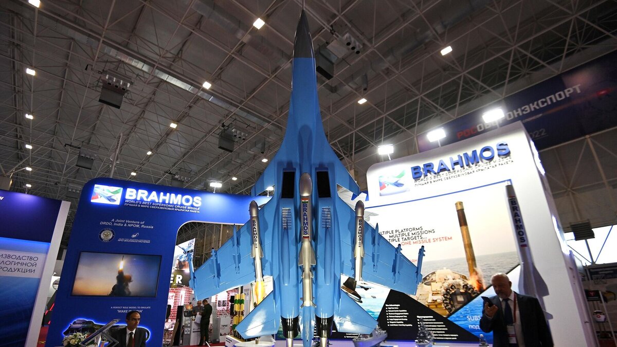 Источник; https://gunsfriend.ru/kompleks-bramos-brahmos-raketa-sk310-pj-10-bramos-brahmos-rakety-vozduh-zemla-vozduh/, https://novosti-zp.ru/70482