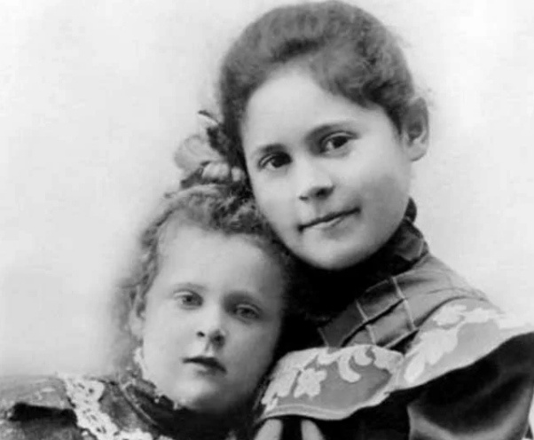 Красотуля и Пухляшка