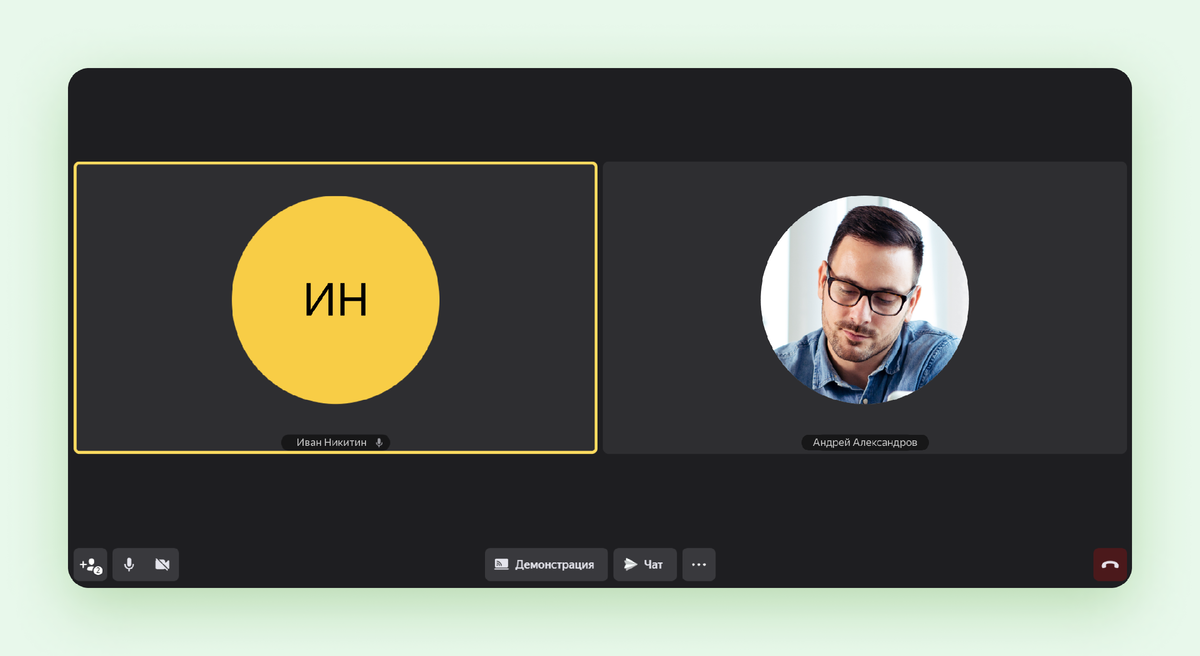 В Телемосте есть кнопки, чтобы отключить камеру или микрофон в любой момент. Не нужно выходить из конференции и заново подключаться без видео