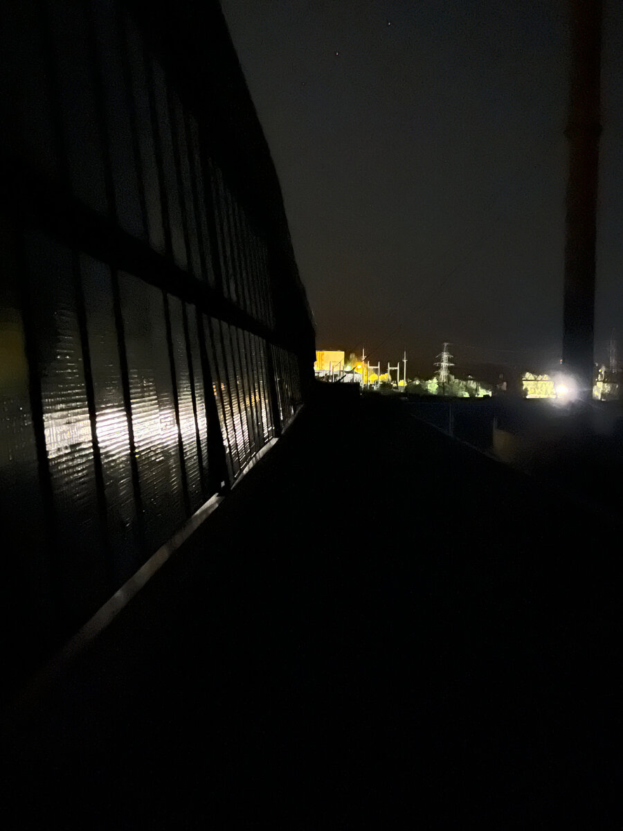 Вот я и на крыше цеха.