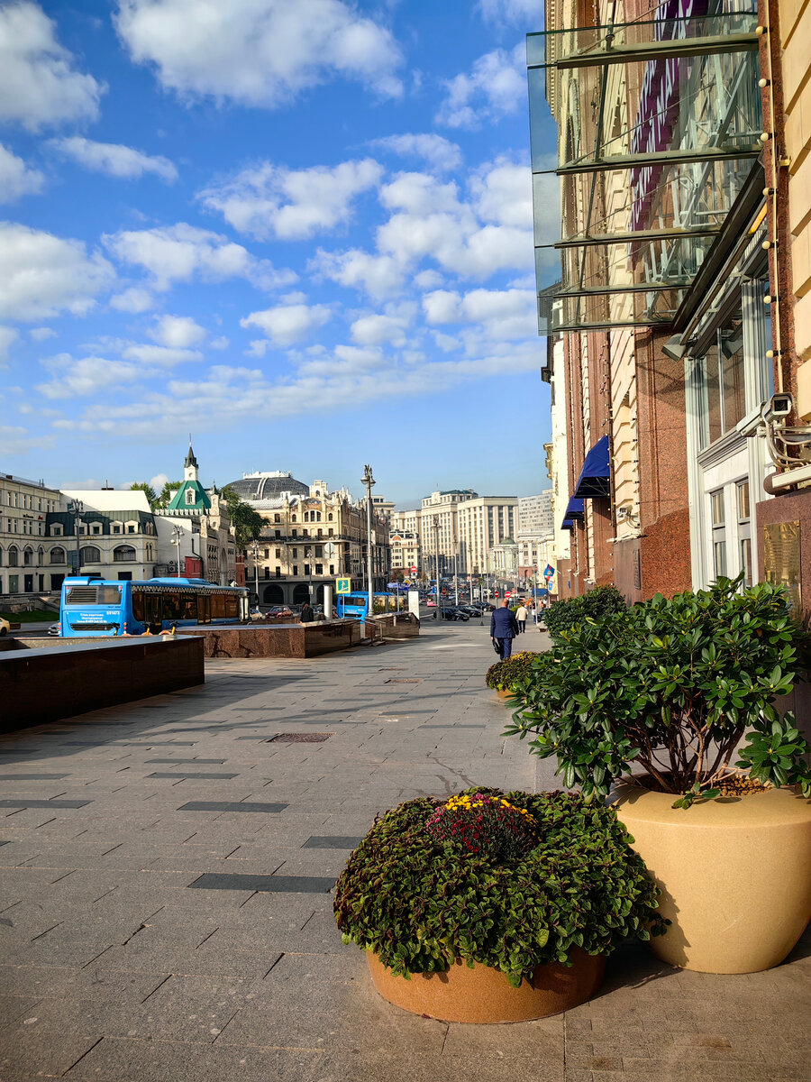 Зато в центре Москвы солнечно.