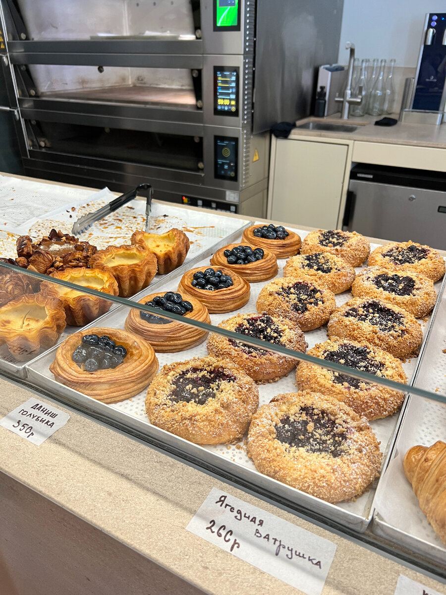 Zoe bakery, обновленная витрина. Купили булок на 1 860 руб. (и пожалели). |  Рыжий сырник в Петербурге | Дзен