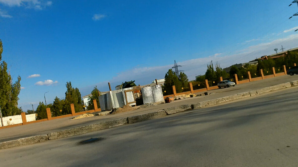 Горизонт завален, т.к. это скриншот из видео