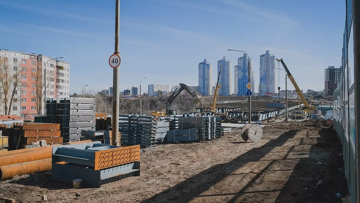     В Арбитражном суде ХМАО продолжается интересная судебная тяжба. Строительная компания ОАО «Ханты-Мансийскдорстрой», связанная с богатейшим депутатом окружной думы Алексеем Андреевым и проигравшая 6 млн рублей ООО «Транс-Сервис», намерена возместить миллионные убытки с выигравшей стороны.