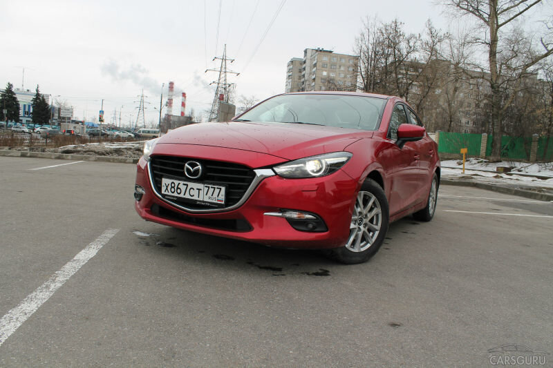 После обновления седан Mazda 3 получил новую решетку радиатора и новую окантовку передних противотуманок, светодиодную оптику, а также новую форму заднего бампера.