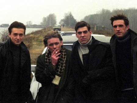 Самый знаменитый автомобильный концерн России тольяттинский «АвтоВАЗ» (прежде Волжский автомобильный завод) в 1990-2000-х годах стал разменной монетой в руках криминальных группировок, в борьбе за контроль над ним погибло сотни человек как самих бандитов, так и представителей бизнеса, правоохранительных органов, прессы… 