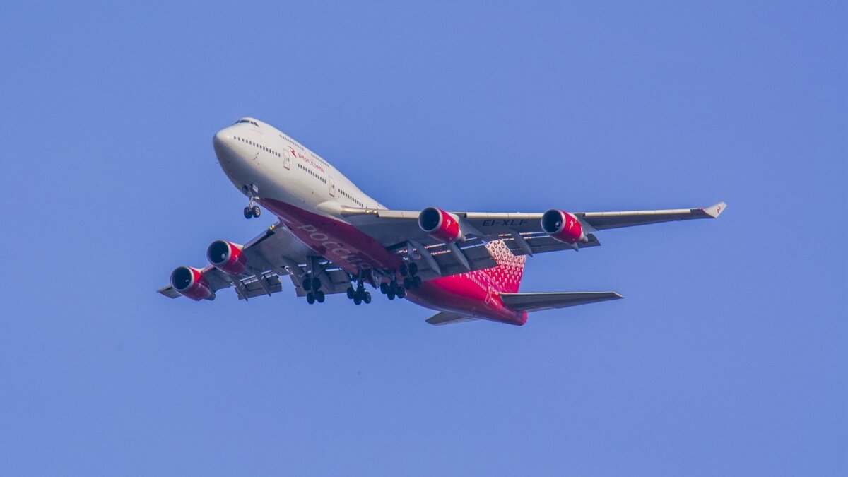 Россия, B744, EI-XLF, первый полёт совершил 11 декабря 2000 года.