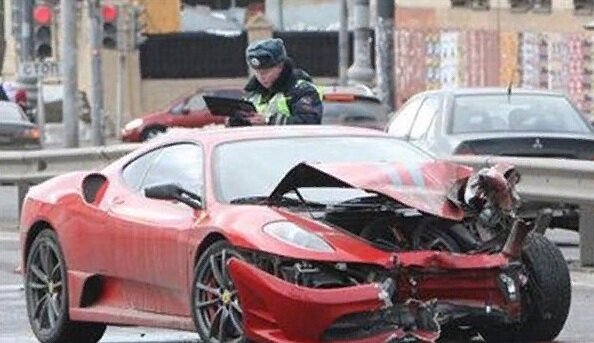 Ferrari 430 Scuderia ремонт будет очень дорогой.