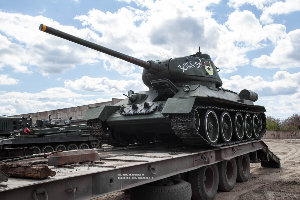 Танк Т-34 проходит подготовку к участию в Параде Победы