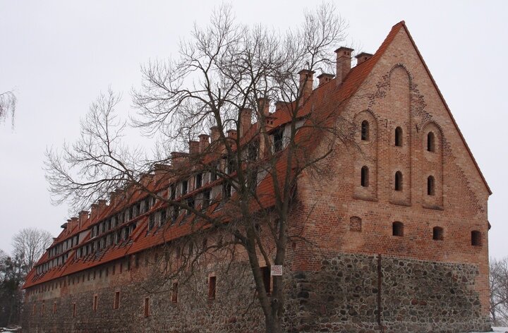 От замка Прейсиш-Эйлау сохранился один флигель. Фото: Алексей Денисенков.