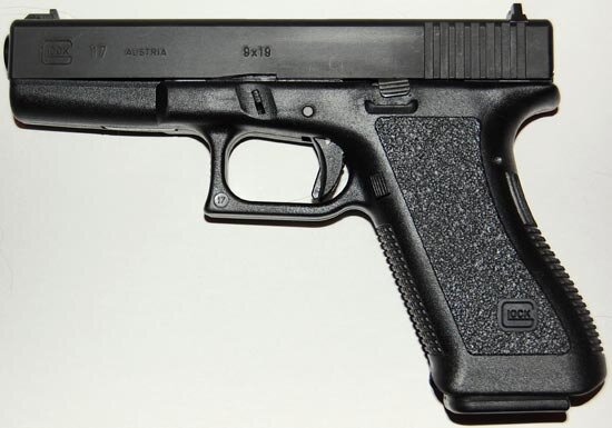 Glock 17 - цифра 17 в названии обозначает номер пакета чертежей, которые использовала компания для производства пистолета