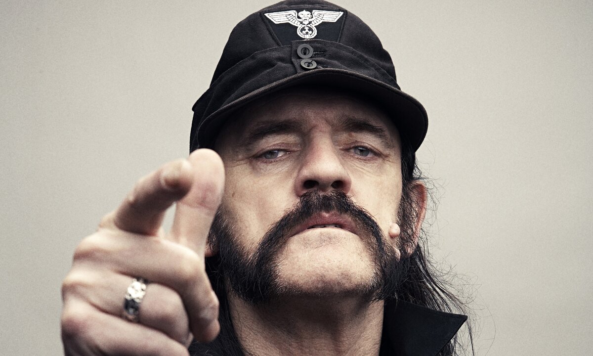 Motorhead Lemmy с ружьем