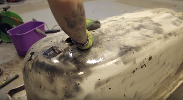 Примерно так должна будет выглядеть ванна после зачистки