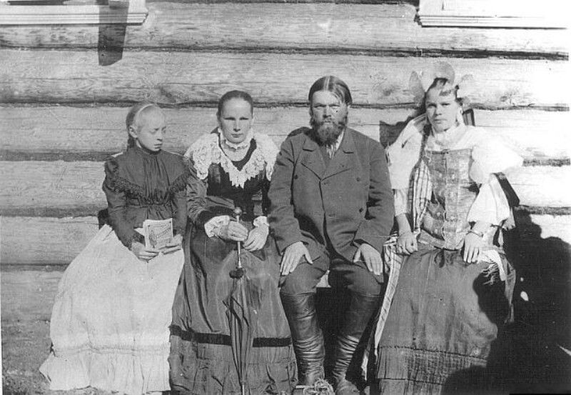 Как оказывается не многие знают, что в дореволюционной Руси было вполне нормальным явление инцеста в семьях. Если быть точным, то правильнее сказать инцухт, но мне привычнее говорить на общеизвестных терминах. 