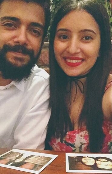 Каран и его девушка, фото из инстаграмма художника