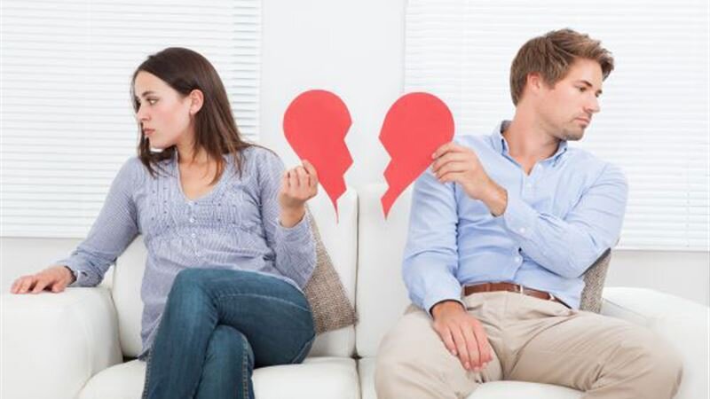 Развод является следствием разочарования, досады, беспокойства и неудачи; они, как известно, являются главными движущими силами, которые порождают хаос в мире из-за конфликтов между партнерами. Неправильное психическое равновесие между супругами является основной причиной того, что супружеские пары, связанные с брачными отношениями, побуждаются выбирать свои разнообразные пути и в конечном итоге развод соблюдаются в качестве окончательного решения. 
Еще одним важным аспектом, который стоит за разводом в большинстве стран, является низкий уровень терпения и примечательные различия между партнерами, что приводит к эмоциональному краху в их жизни. Сегодня есть несколько стран, где уровень общинного согласия на развод растет, поскольку партнеры более щедры как по культуре, так и по религии. Отмечается, что ежегодно эти статистические данные продолжают видоизменяться, представляя новые аспекты и перспективы в вопросе развода.Вы можете быть заинтересованы в том, чтобы знать, какие страны имеют высокий уровень развода в 2018 году.