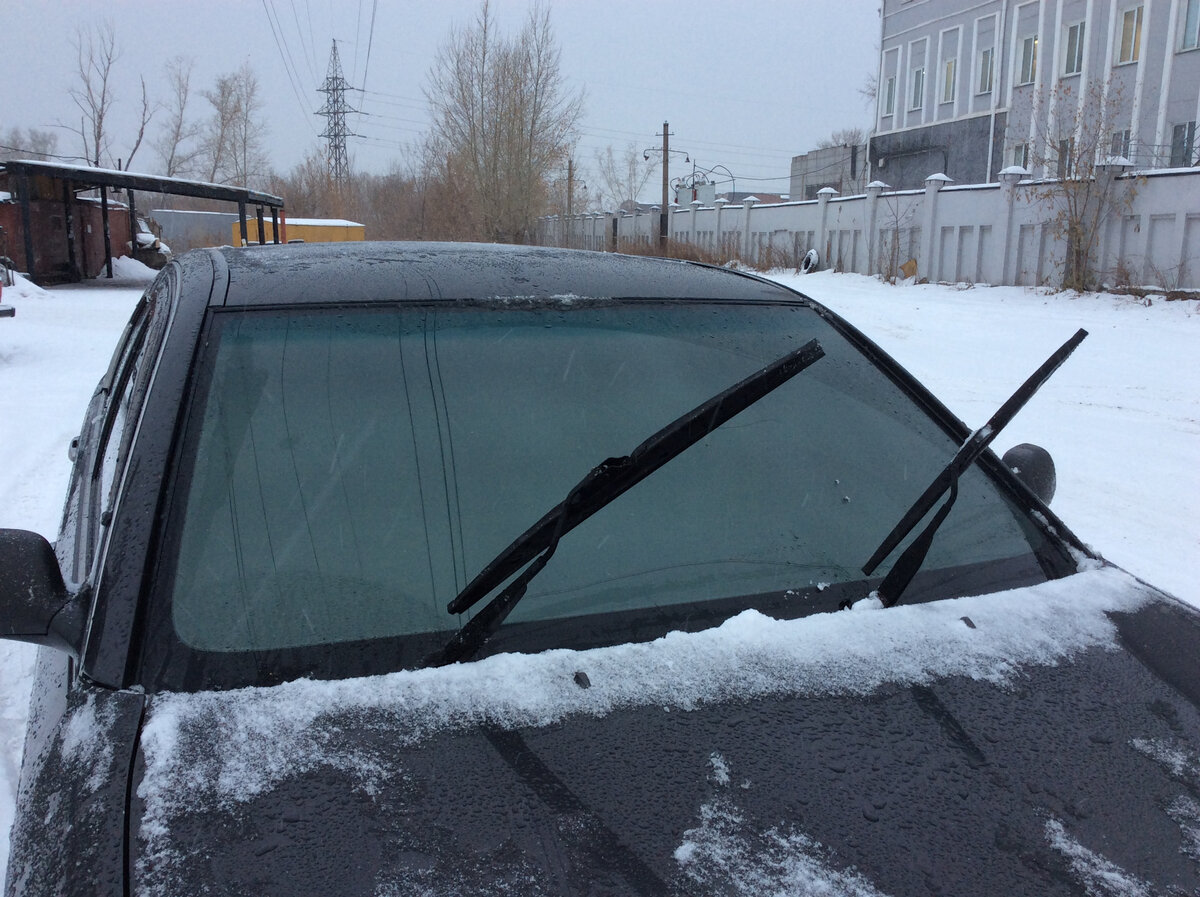 Нужны ли дворники. Дворники в зимнем режиме Kyron. Сахалин Toyota подняли дворники. Авто с дворниками с далеко