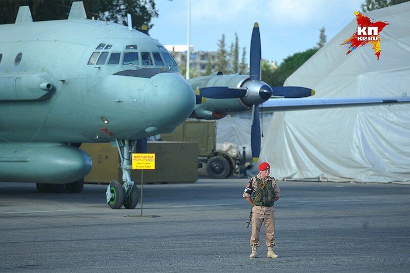 Самолет радиоэлектронной разведки Ил-20 на авиабазе Хмеймим. Сирия